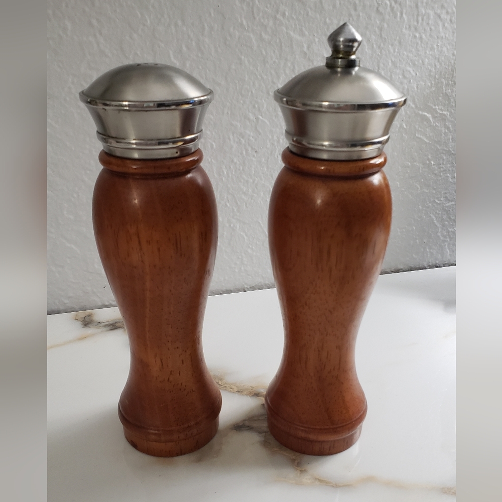Princess House wood salt and pepper grinder shakers with silver colored tops